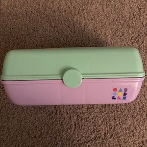 Vintage-inspired Caboodles makeup box